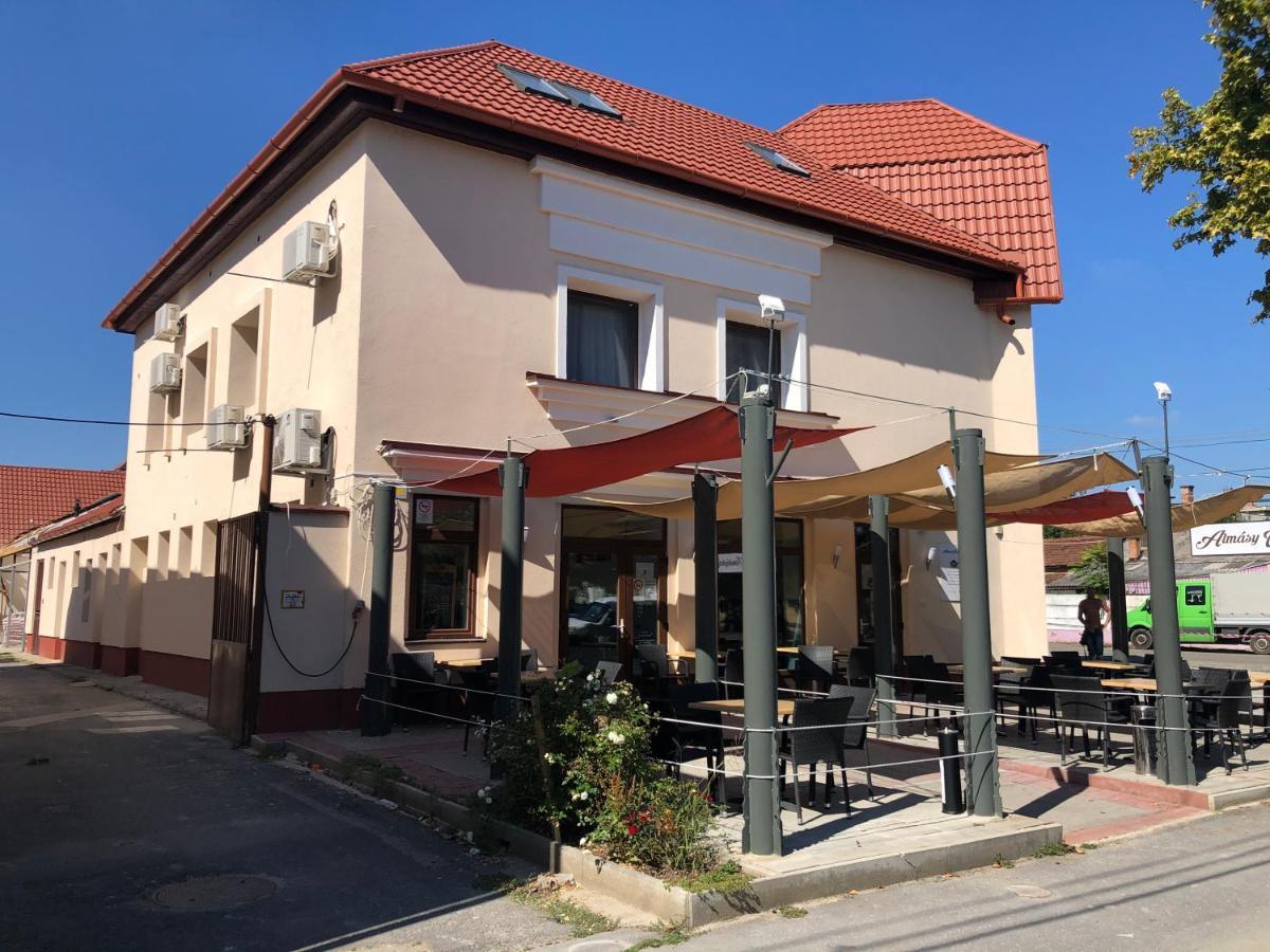 Almasy Vendeghaz Hotel Torokszentmiklos Exterior photo